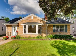 1366 Saint Albans St N, Saint Paul, MN 55117