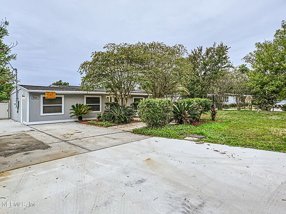 3rd image of 7929 CAXTON Circle W