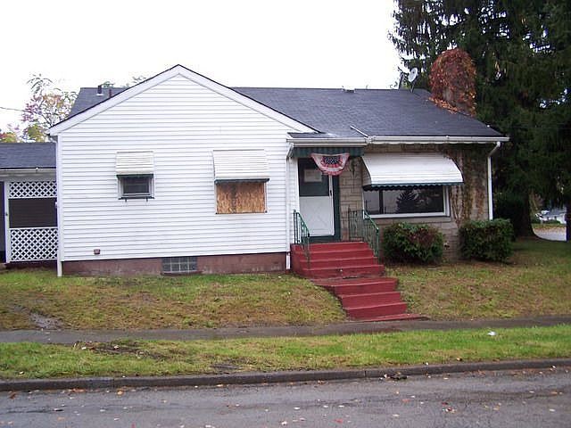 1st image of 2706 Julian St