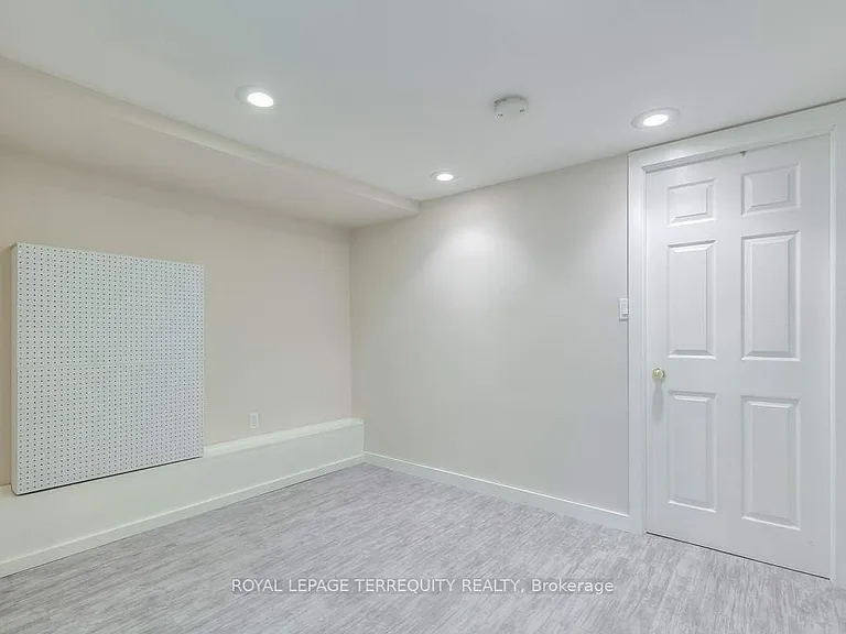 1760 Queen St E #BASEMENT — Photo 9
