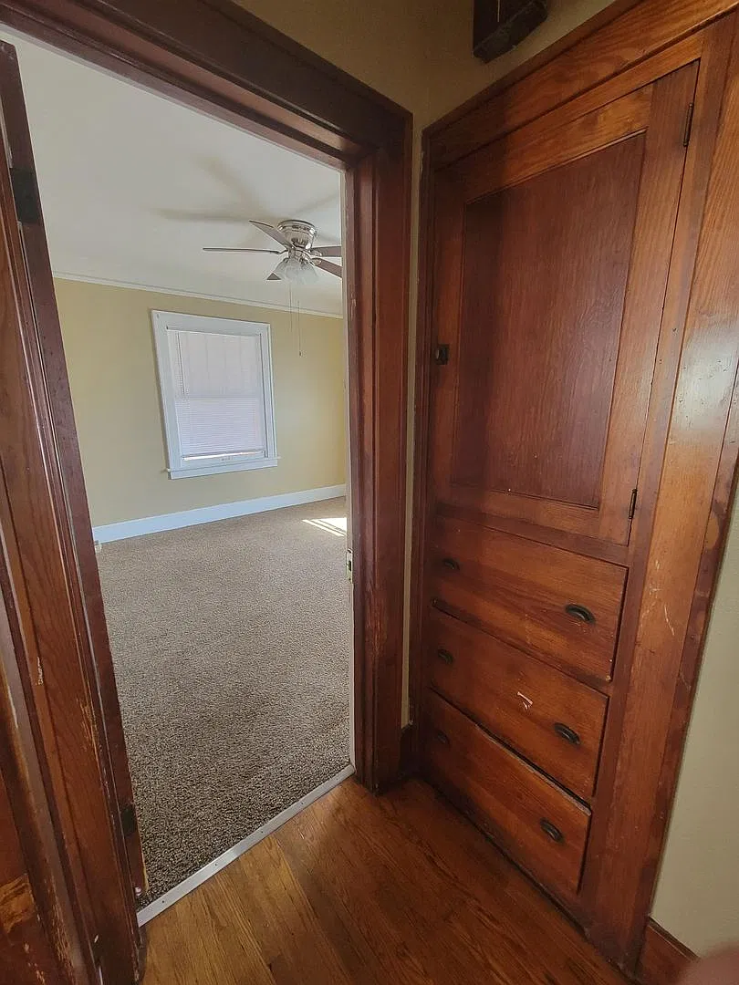 Spacious and Ready 3-4 Bedroom 1.5 Bath — Photo 4