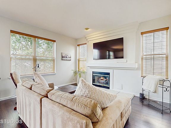 2nd image of 319 Fairmont Ct