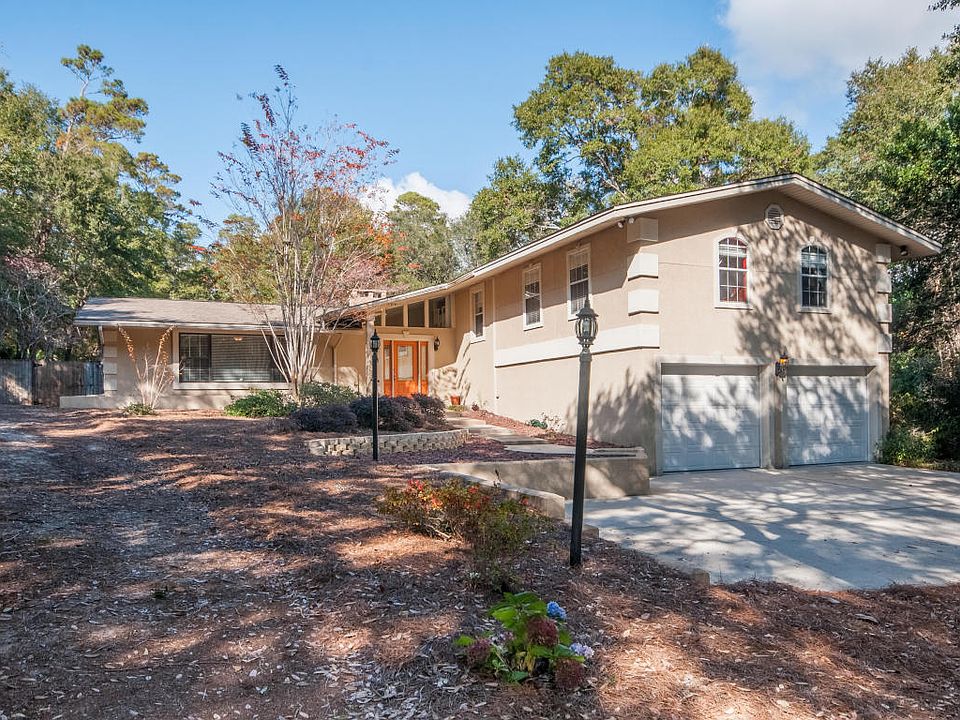 1st image of 2749 Edgewater Dr