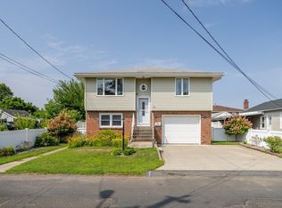 65 Pine St, Ludlow, MA 01056