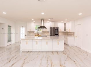 611 SW 64th Way, Hollywood, FL 33023