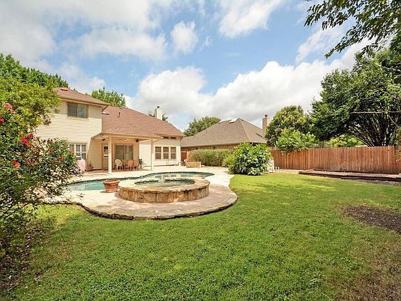 4th image of 1011 Pine Creek Dr