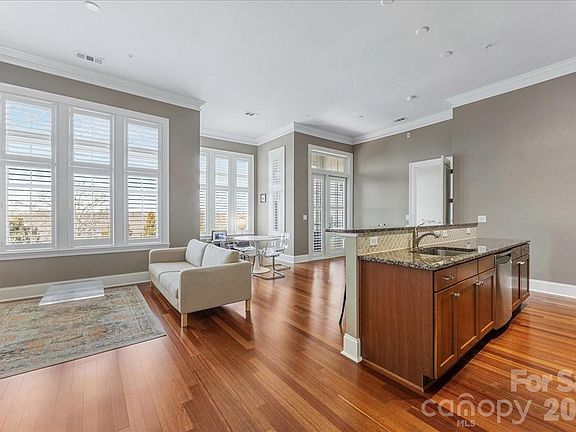 2nd image of 2810 Selwyn Ave Unit 418