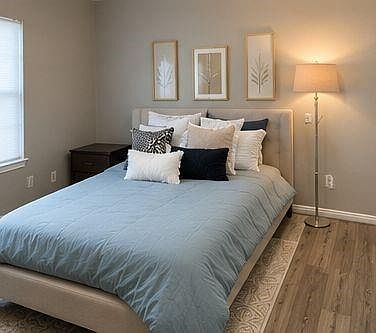 5th image of 239 E Melville Dr