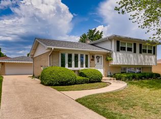 636 Groen Ln, Schaumburg, IL 60193