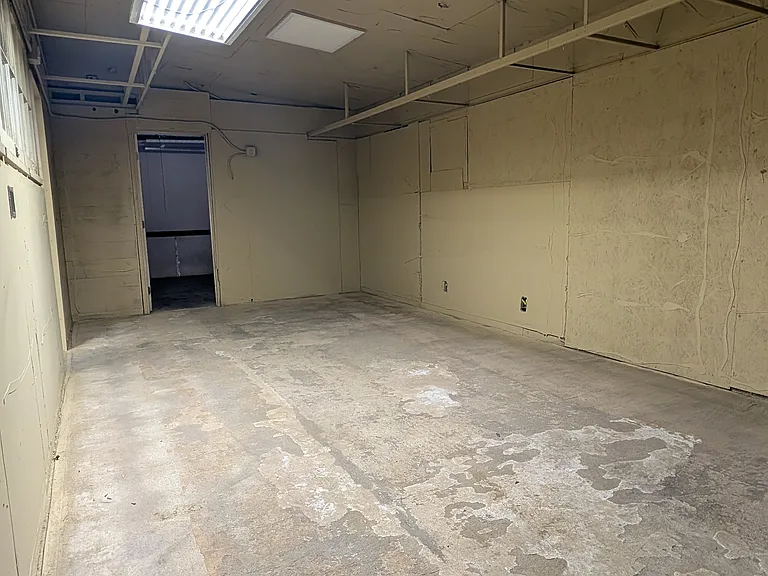 546 Griswold Ave — Photo 33