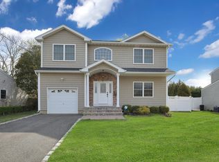 4 Nevada St, Syosset, NY 11791