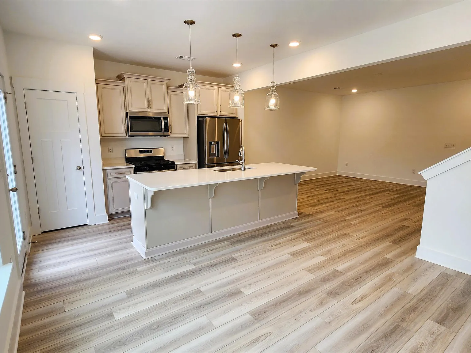 132 Marston Lane *2 - 1 — Photo 3