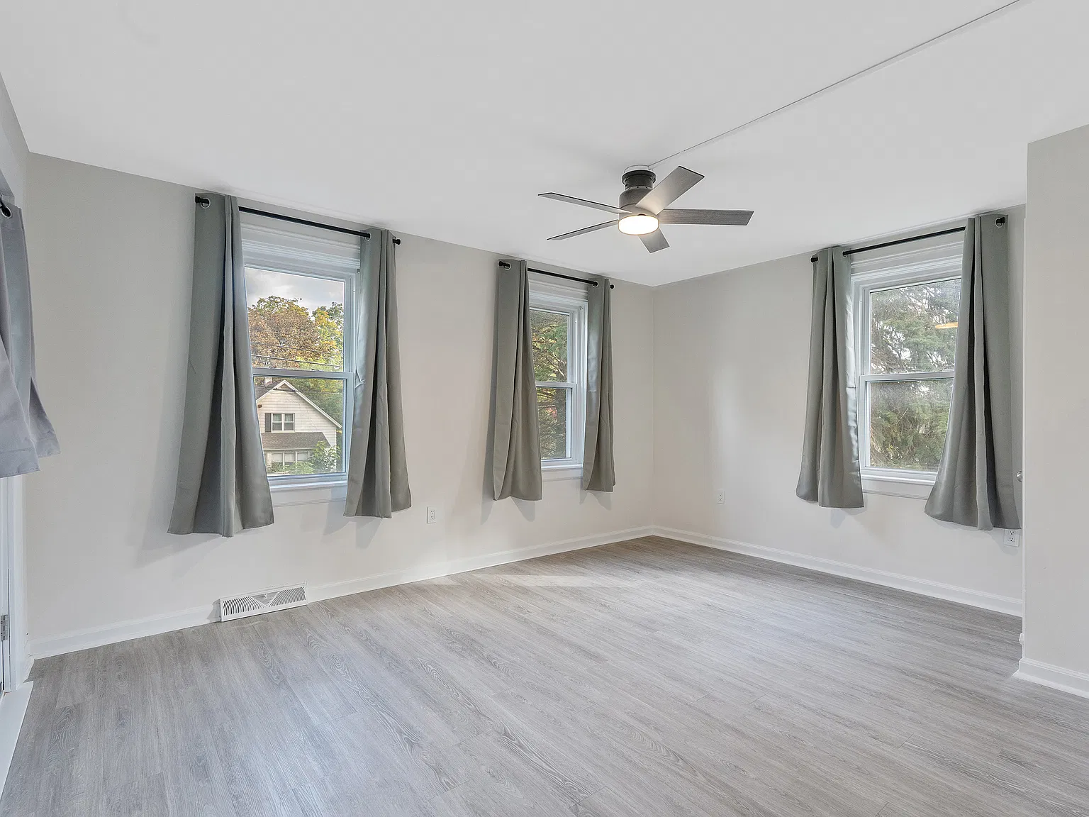 2 bed, 1000 sqft, $1,525 — Photo 2