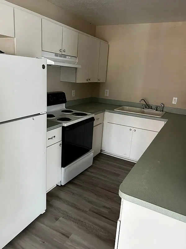 3 bed, 2.0 bath, 1080 sqft, $1,650 — Photo 2