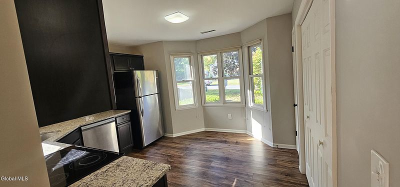 4th image of 599 Highwood Circle