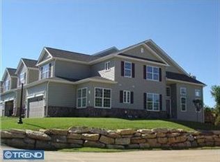 1405 Ridgeview Dr, Morgantown, PA 19543