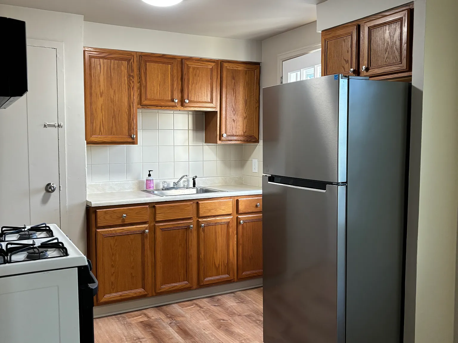 2 bed, 900 sqft, $1,300 — Photo 2