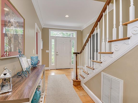 3rd image of 332 Magnolia Lake Ct