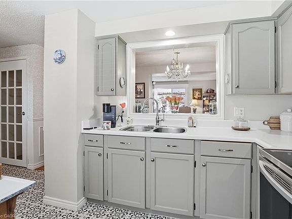 4th image of 6767 Thorold Stone Rd #97