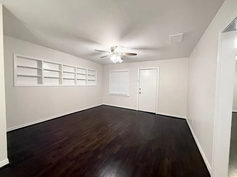 832 S Anderson St — Photo 3