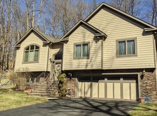 4 Oak Rd, Sussex, NJ 07461