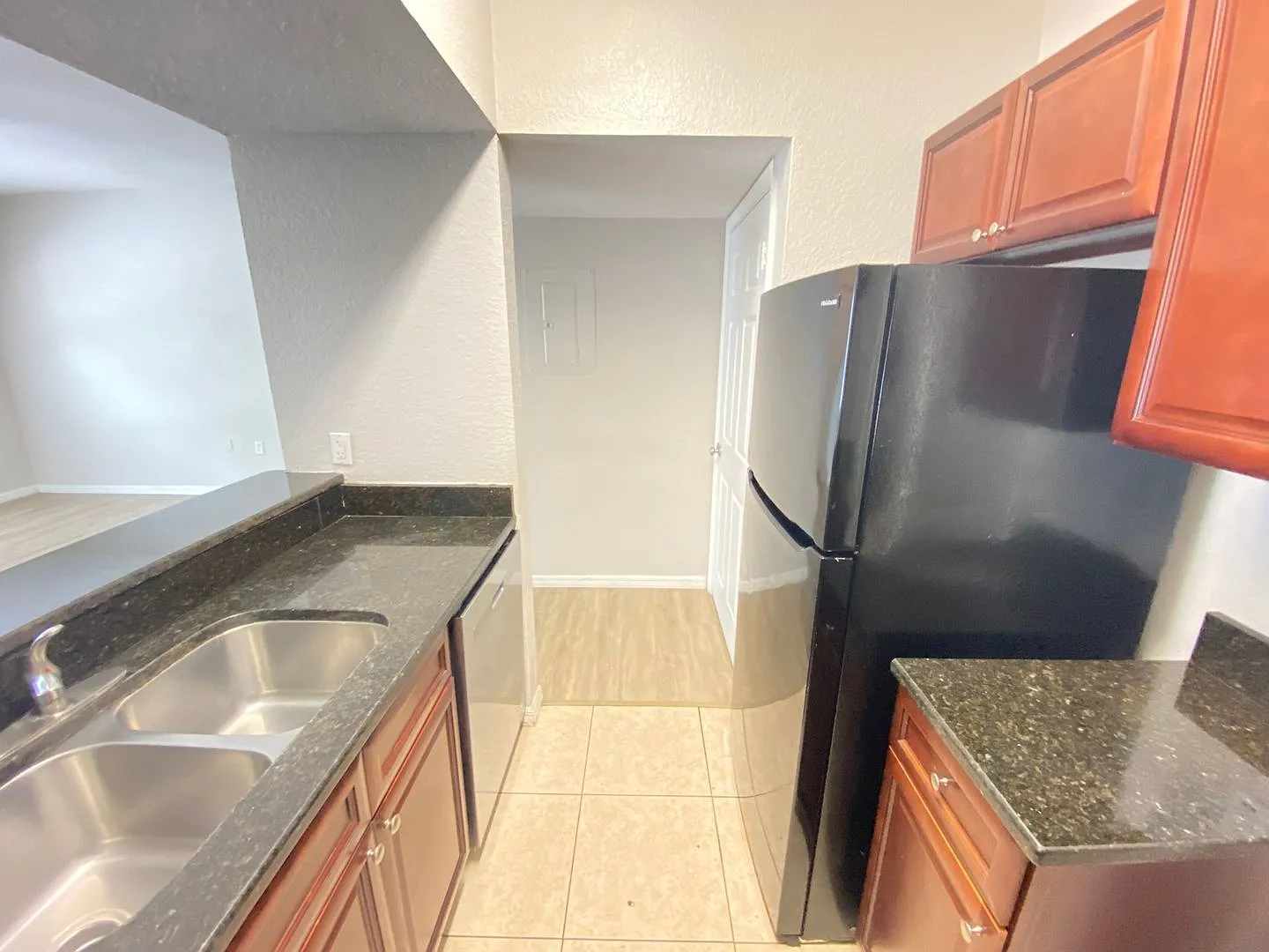 2 bed, 2.0 bath, 1063 sqft, $1,645 — Photo 3