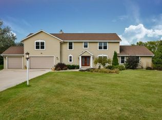 8883 Valley Vista Trl, Kewaskum, WI 53040