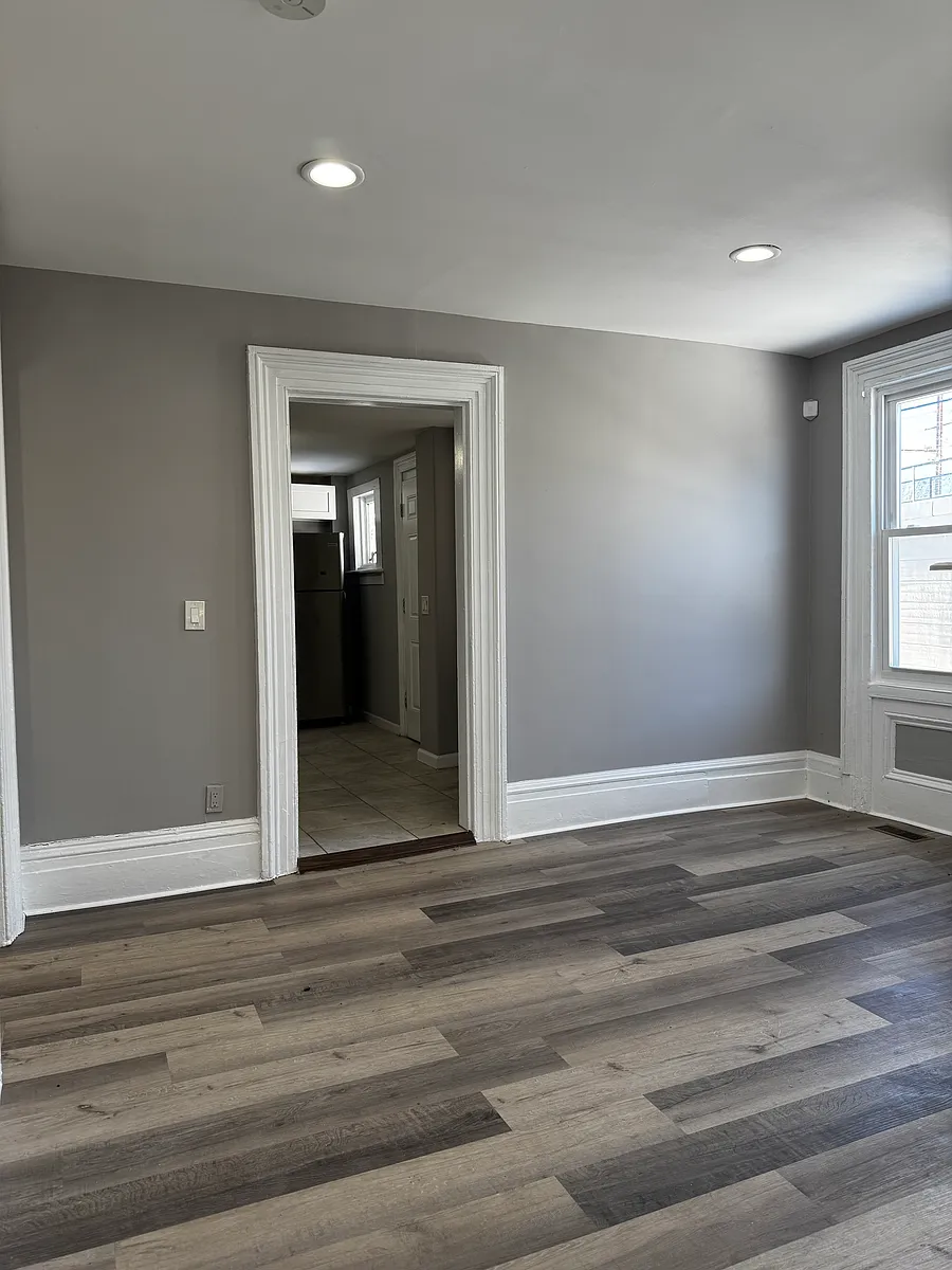 Building Photo - 15 W Emerson Ave #1