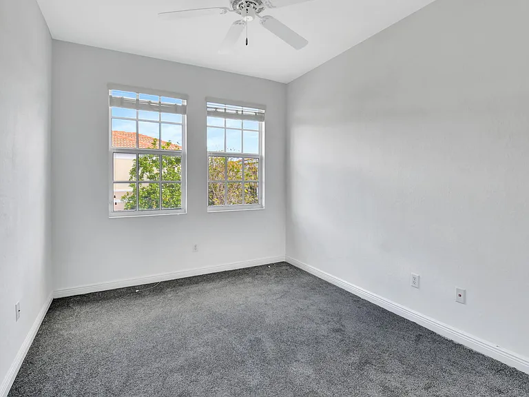 838 NW 83rd Ln — Photo 34