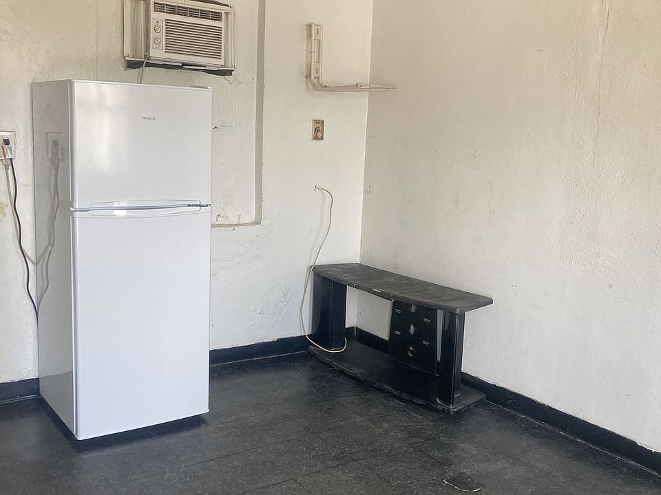 2nd image of 2102 9th St W #3