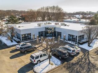 3950 River Ridge Dr NE, Cedar Rapids, IA 52402