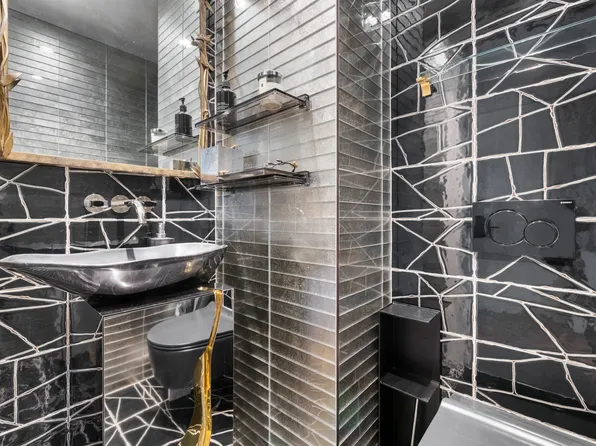 200 East 62nd Street image 12 of 13