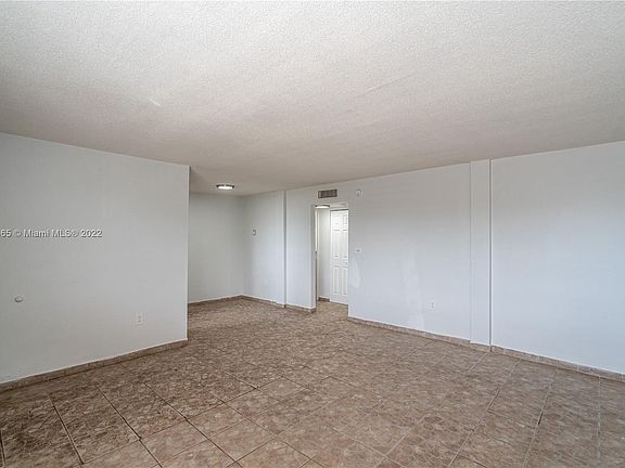 5th image of 2150 Bay Dr APT 10