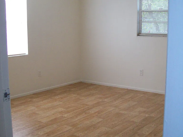 3018 E Jefferson St — Photo 7