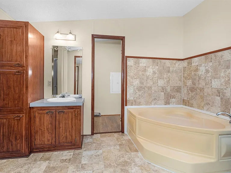 11261 Rose Rd — Photo 19