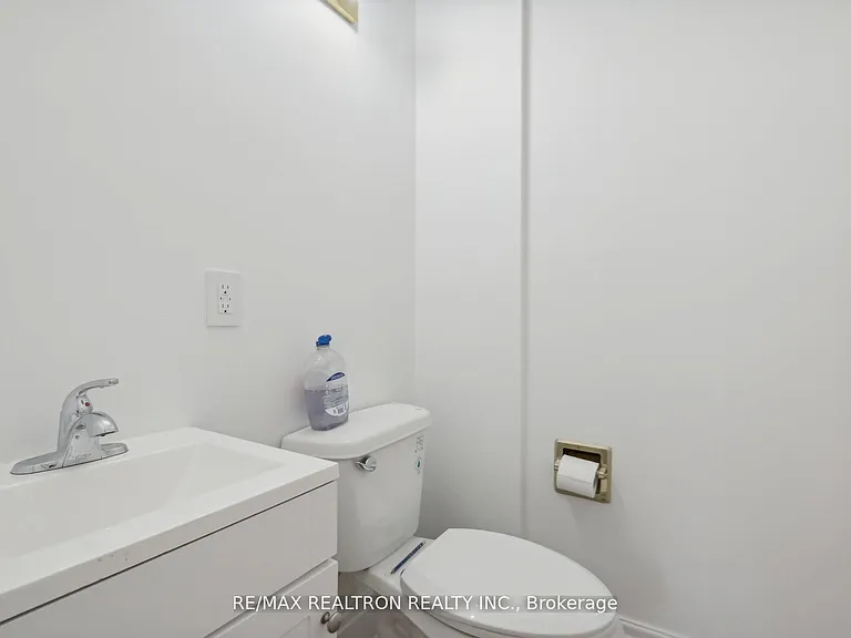 6 Woodvale Cres — Photo 11