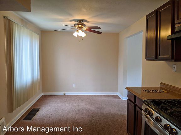 3rd image of 144 Lynnwood Dr