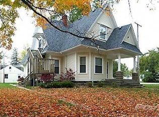 408 E Unadilla St, Pinckney, MI