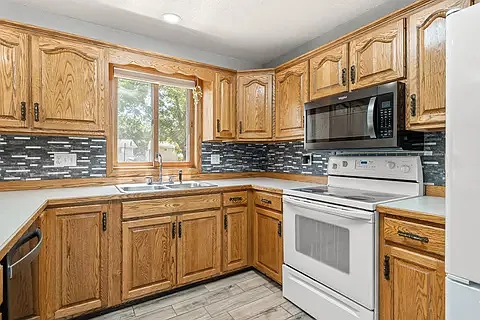 1065 Barney St — Photo 38