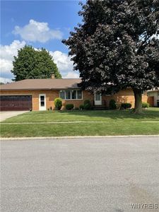 16 Dennis Ln, Cheektowaga, NY, 14227