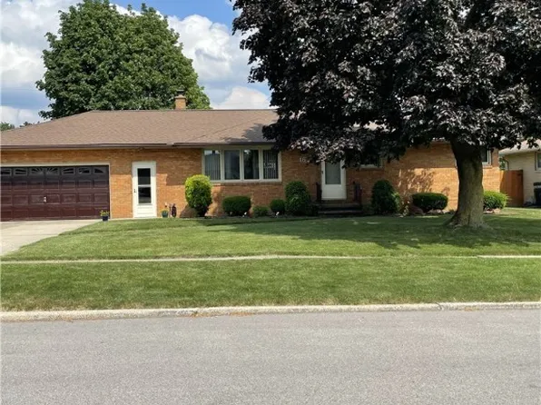 16 Dennis Ln, Cheektowaga, NY 14227