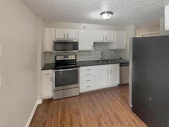 4th image of 4590 Moonlight Ln #115