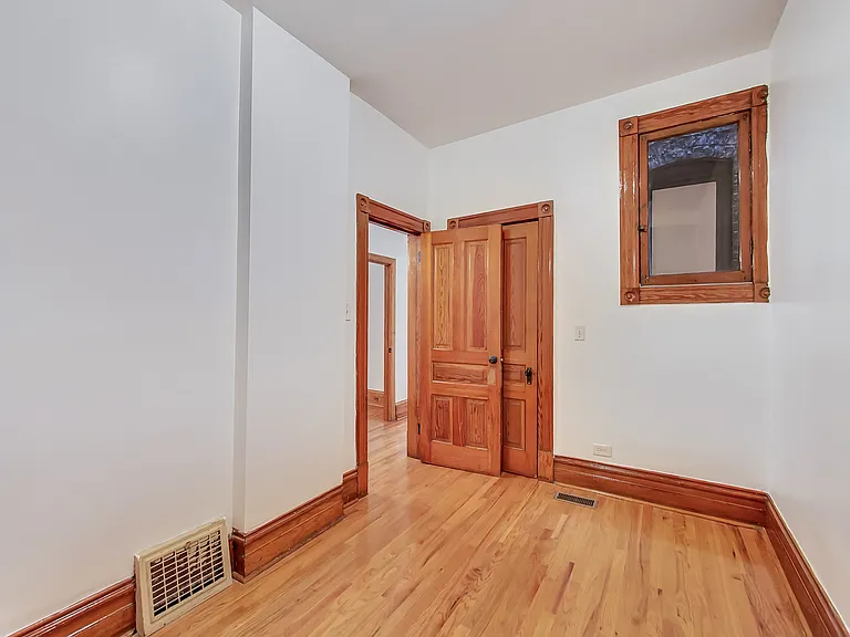 1138 W Addison St #1 — Photo 11