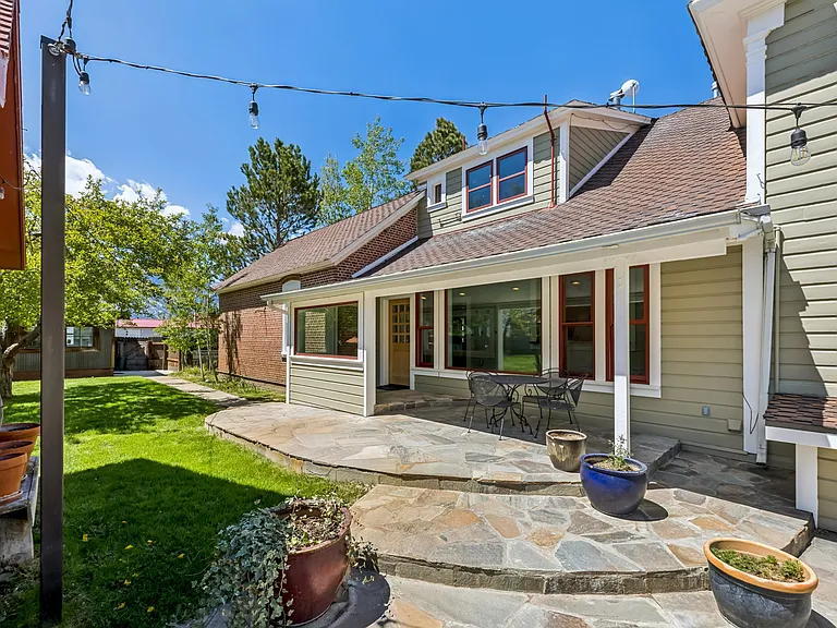 1049 Dressler Ln — Photo 8