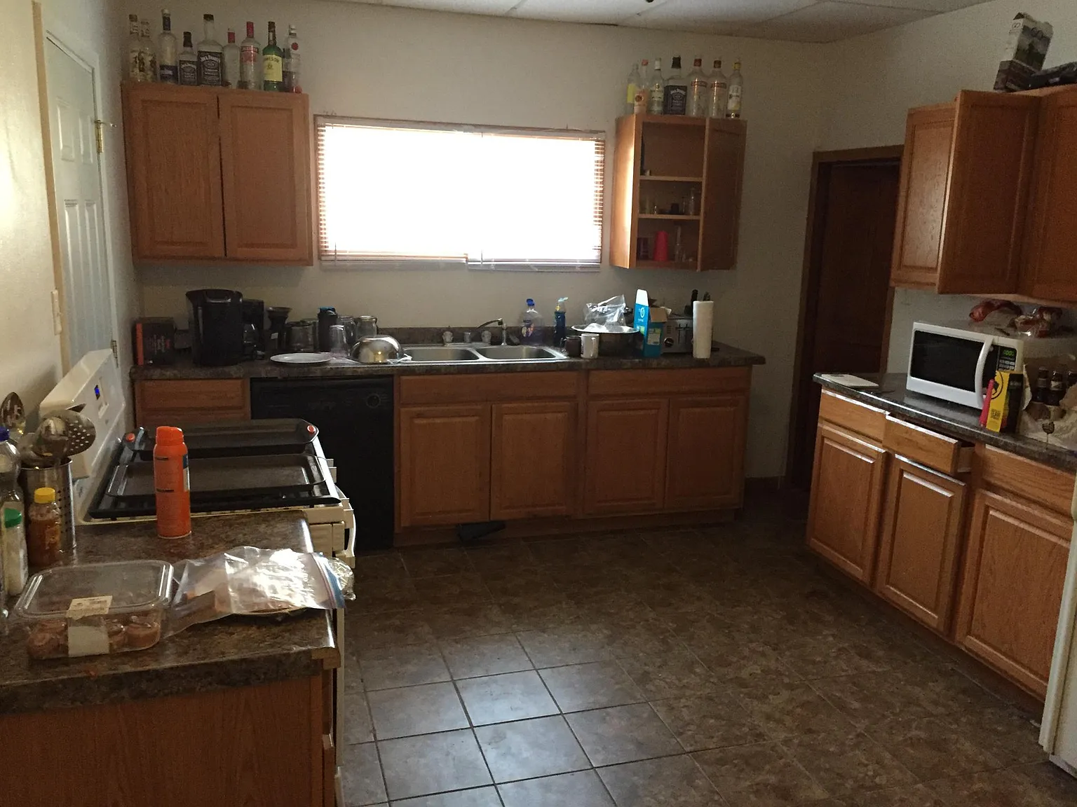5 bed, 2022 sqft, $3,500 — Photo 4