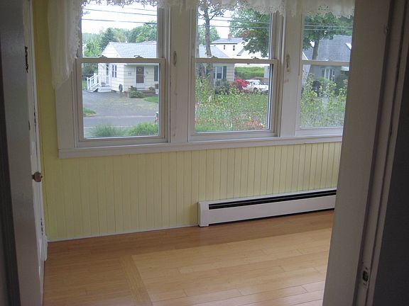 2nd image of 35 Indian Neck Ave