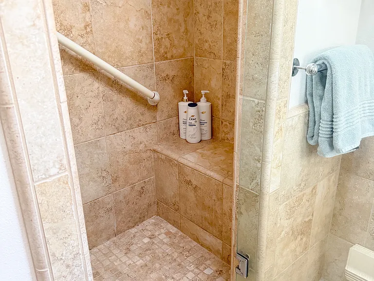 3010 Wyndham Ln — Photo 7