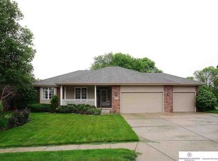 16602 Edna St, Omaha, NE 68136