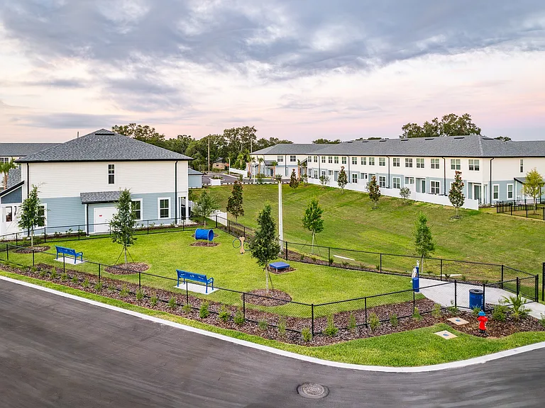 Lake Tavares Townhomes — Photo 6