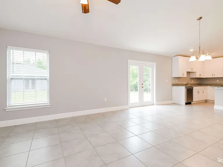 522 Bristol Cir — Photo 7